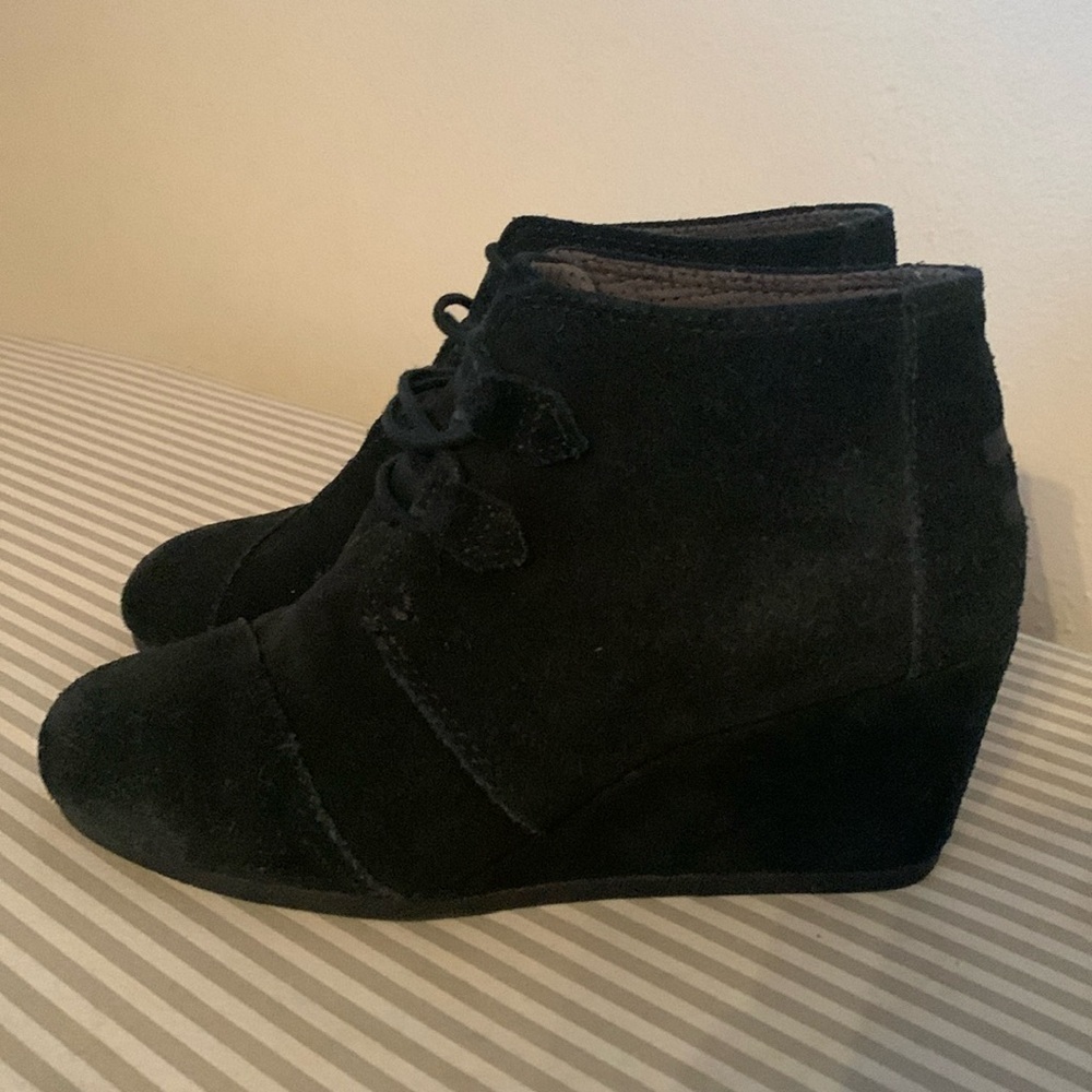 Toms Desert Black Suede Booties Size 6 1/2